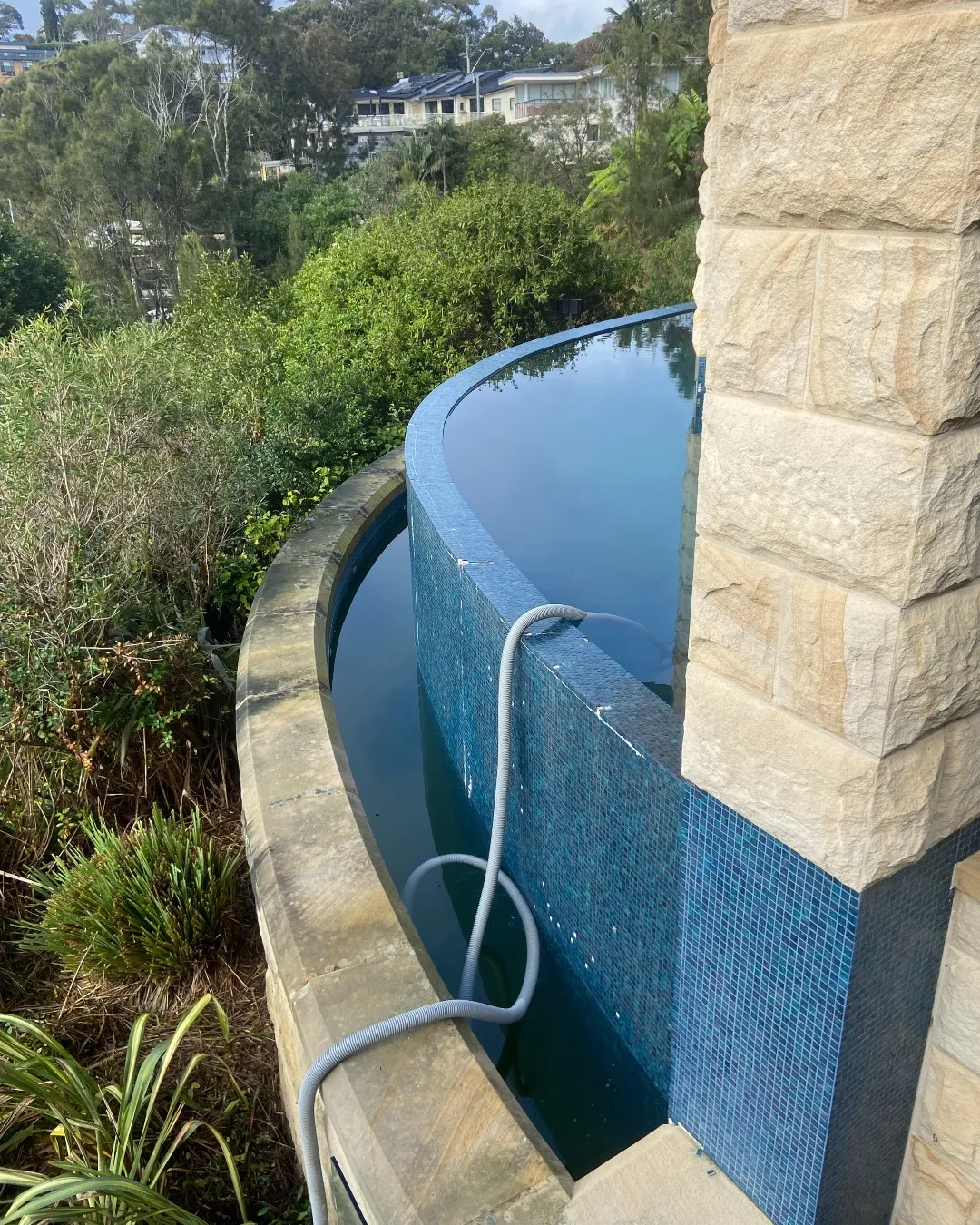 Refreshed Infinity Pool in Avoca Beach 2