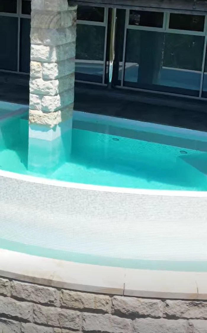 Refreshed Spa Pool in Avoca Beach 2