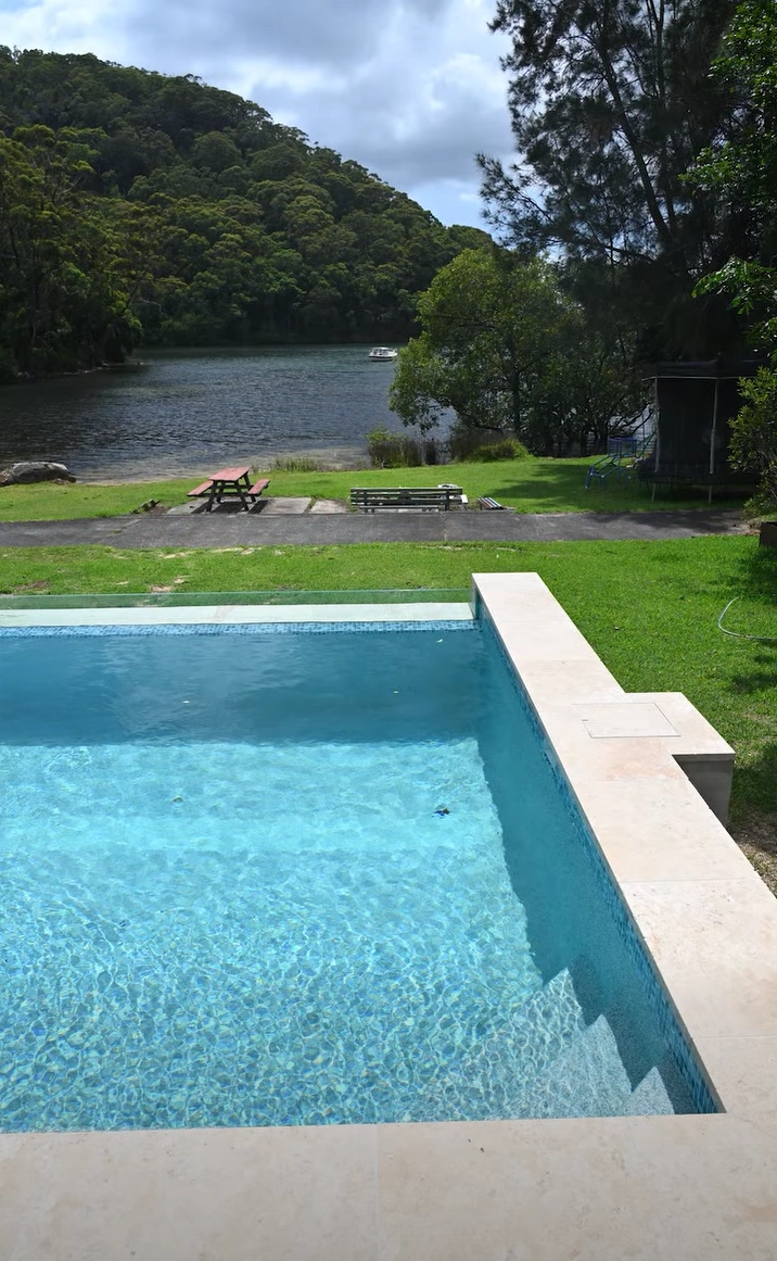 Waterfront Family Pool in Horsfield Bay 2