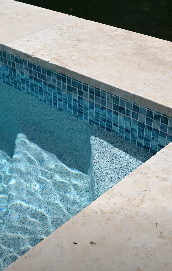Waterfront Family Pool in Horsfield Bay 3